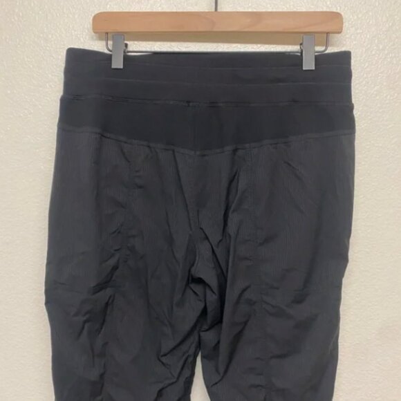 Lululemon Dance Studio Mid-Rise Cropped Pants in Black Size 14 - Picture 5 of 9